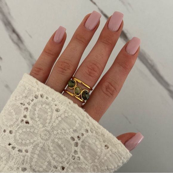 Elegant Retro Gold and Green Natural Stones Vintage Y2K Ring - Picture 1 of 5